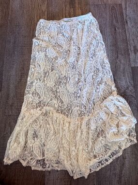 Urban Renewal Urban Outfitters Cream Lace Maxi Skirt small/medium